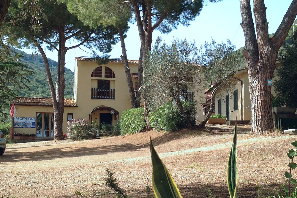 Appartamenti a Lacona in agriturismo